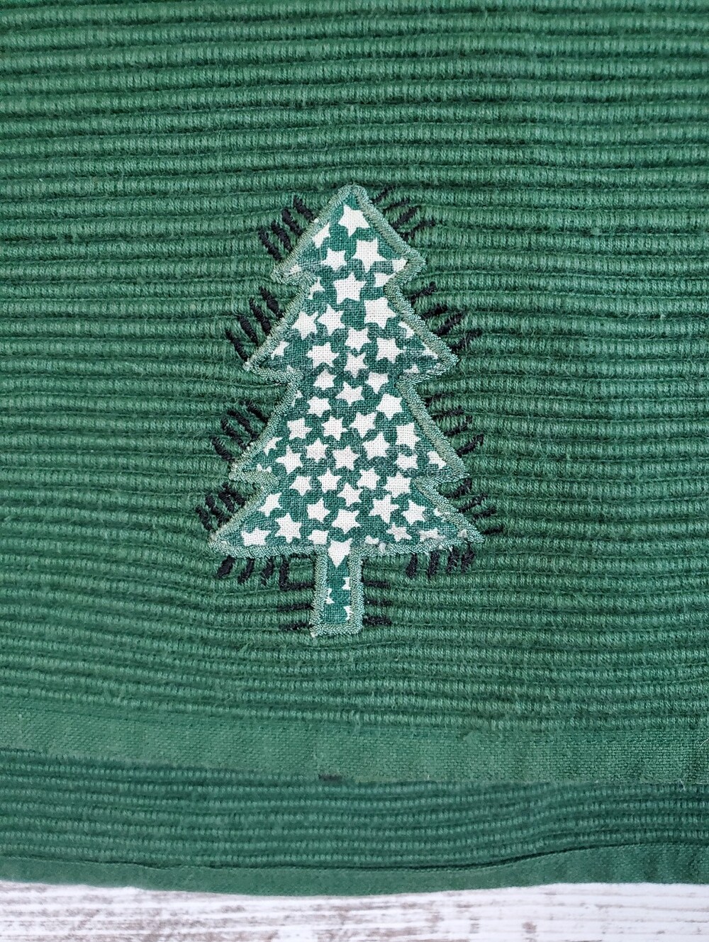 Reversible Green Ribbed Tree Table Runner Rustic Cabin Holiday Decor - Picture 3 of 11